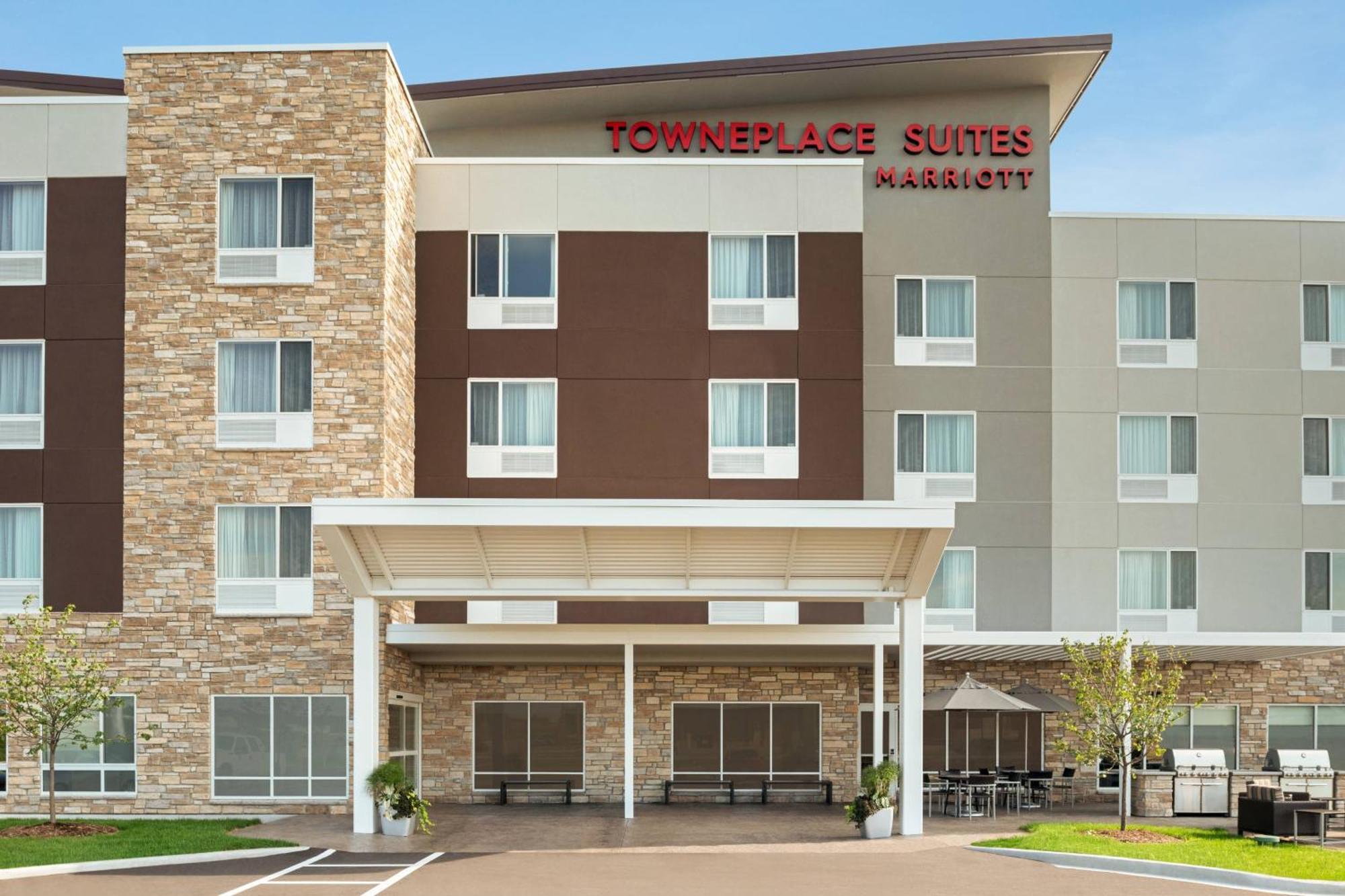 Towneplace Suites By Marriott Janesville Exterior foto